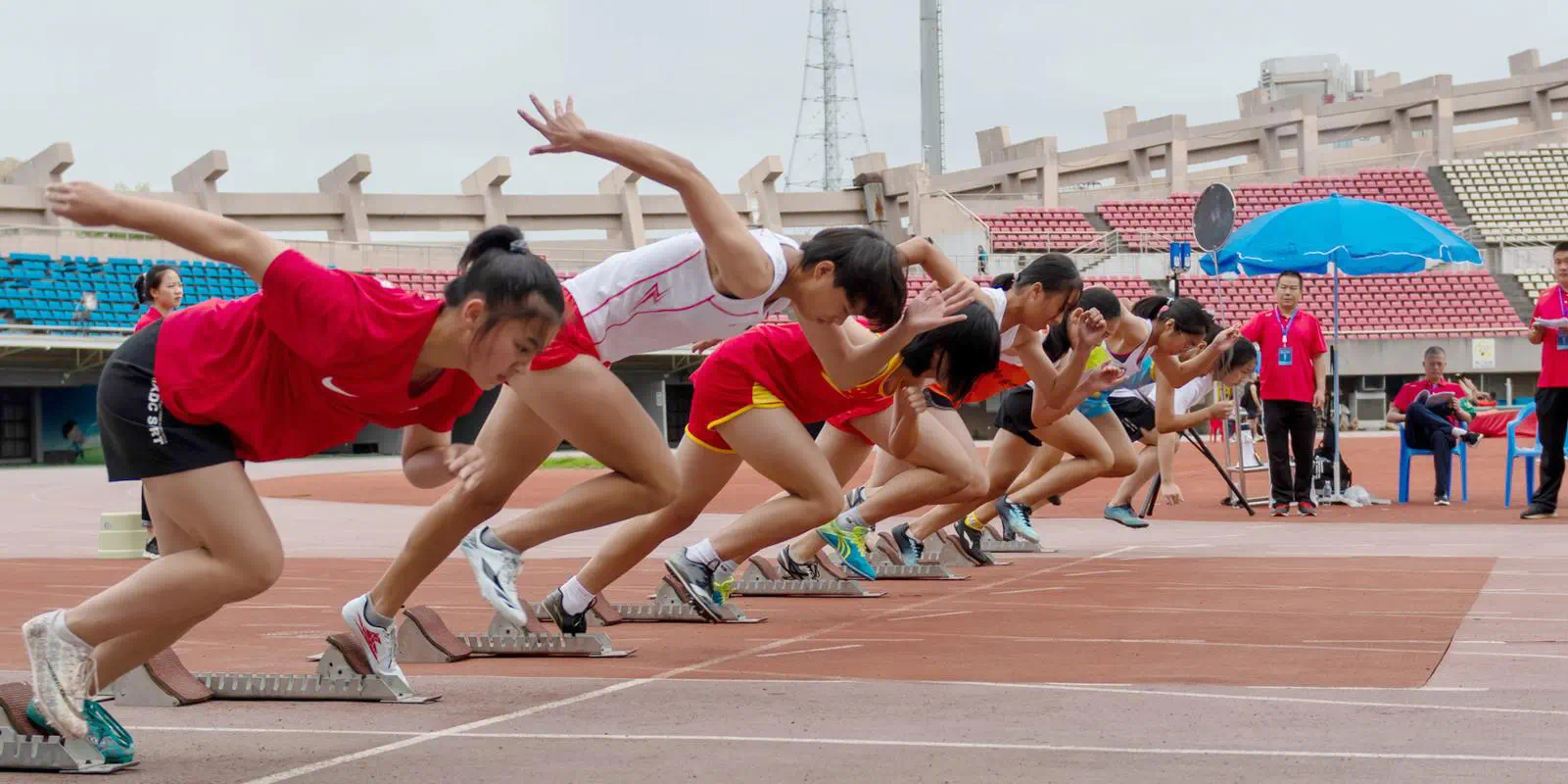 宝宝网球拍怎么玩的快些
